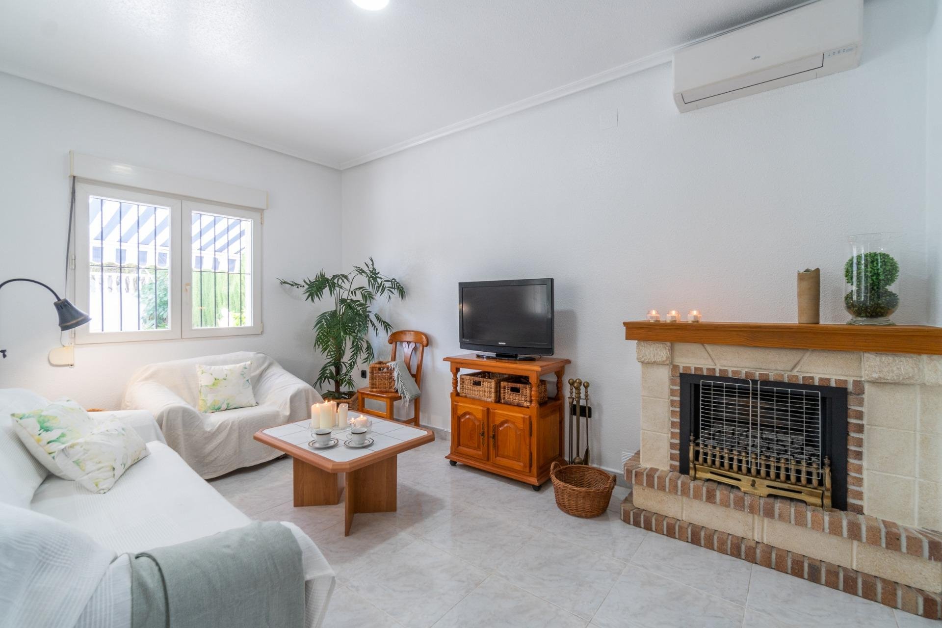 Återförsäljning - Villa -
Orihuela Costa - Playa Flamenca