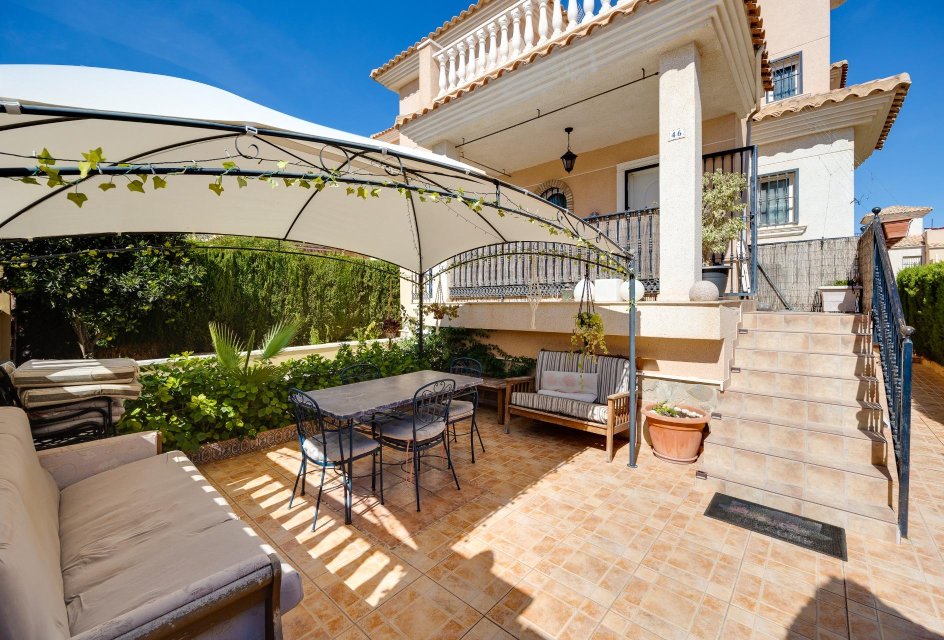 Återförsäljning - Villa -
Orihuela Costa - Urbanización Perla del Mar