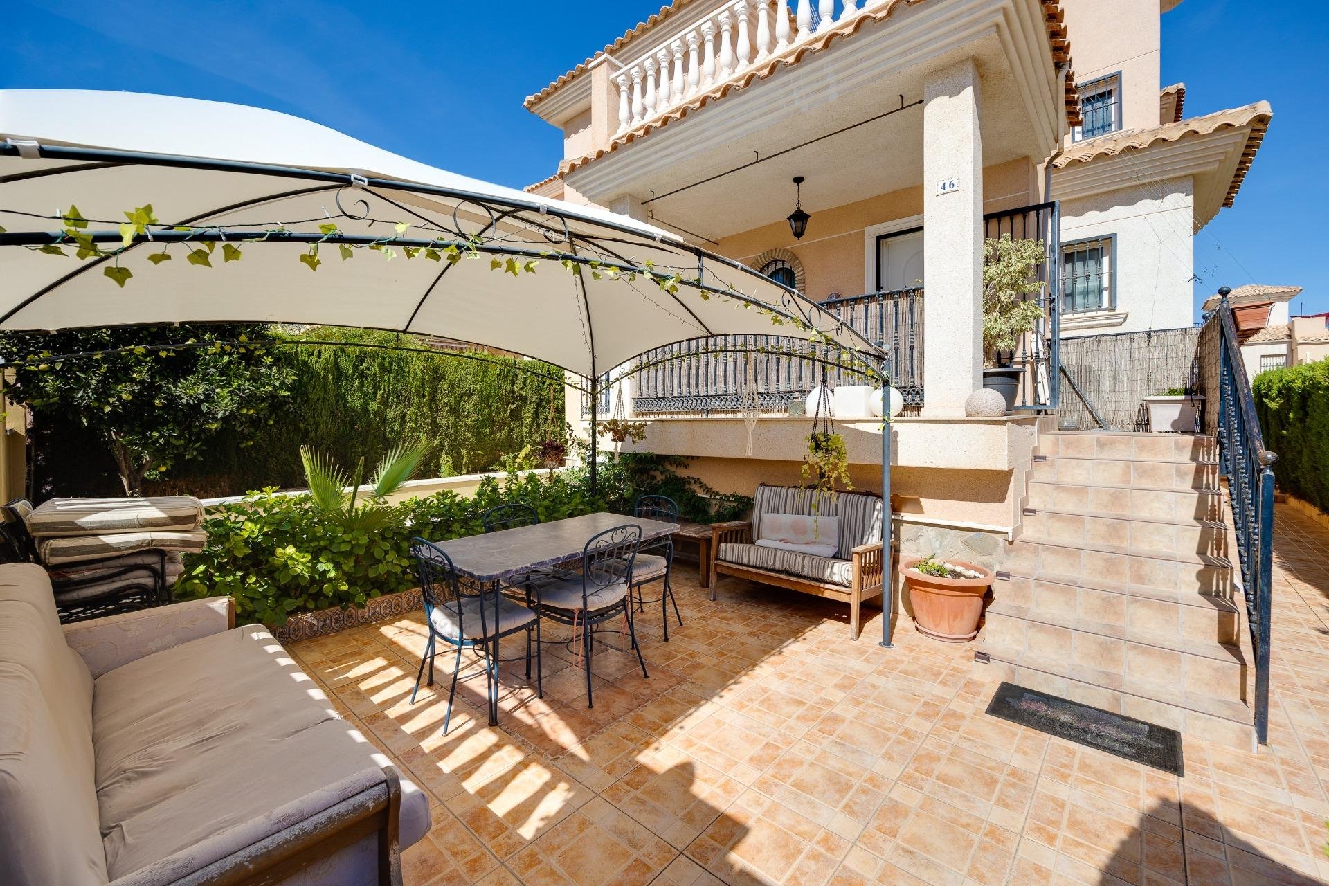 Återförsäljning - Villa -
Orihuela Costa - Urbanización Perla del Mar