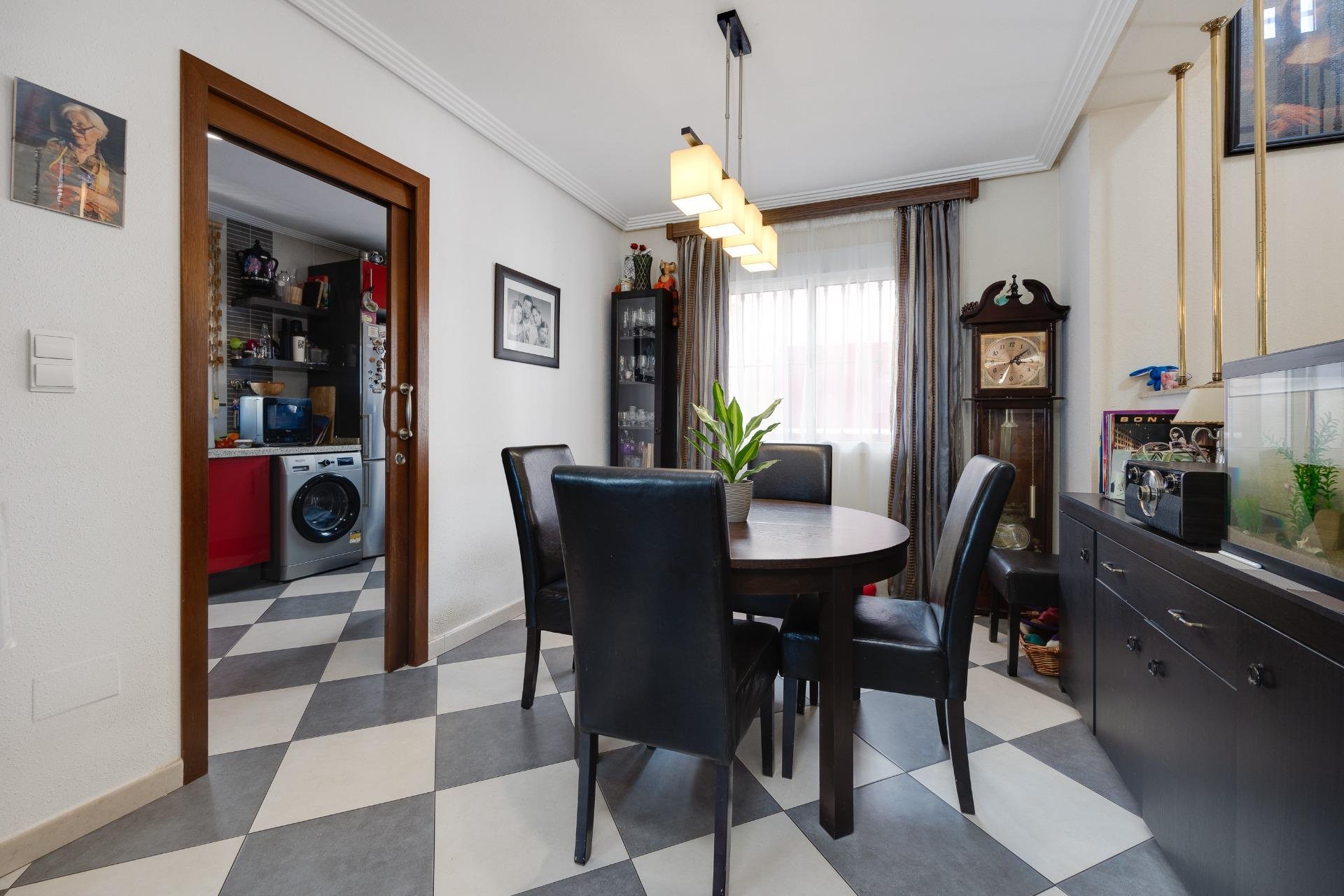 Återförsäljning - Villa -
Orihuela Costa - Urbanización Perla del Mar