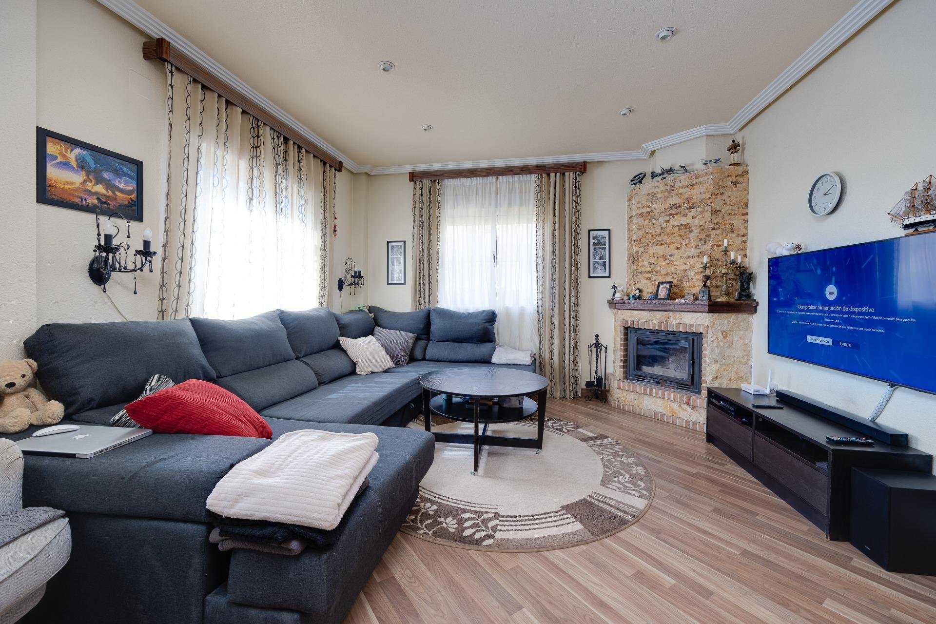 Återförsäljning - Villa -
Orihuela Costa - Urbanización Perla del Mar