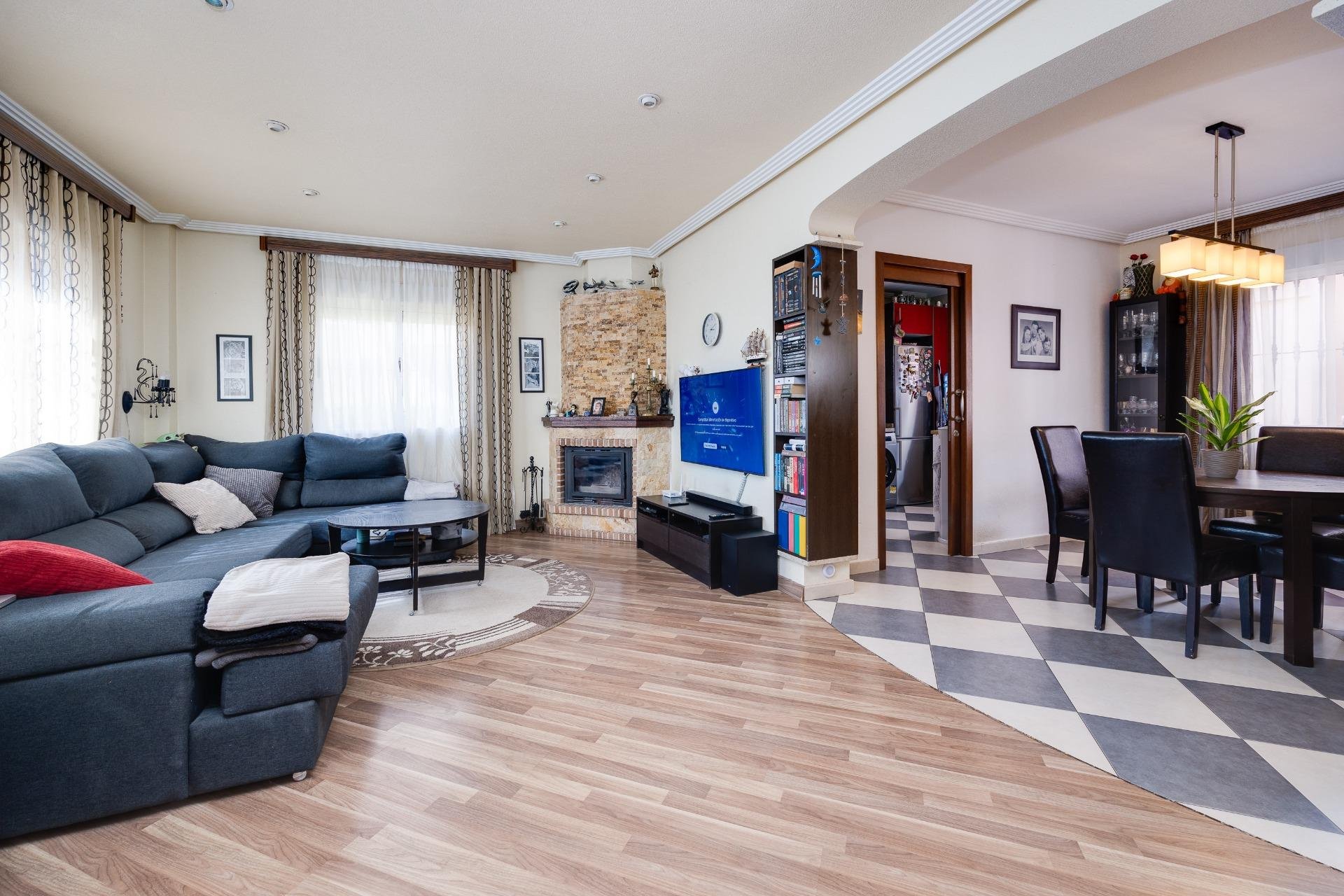 Återförsäljning - Villa -
Orihuela Costa - Urbanización Perla del Mar
