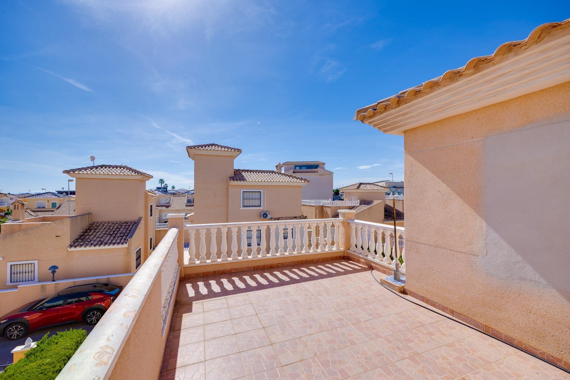 Återförsäljning - Villa -
Orihuela Costa - Urbanización Perla del Mar