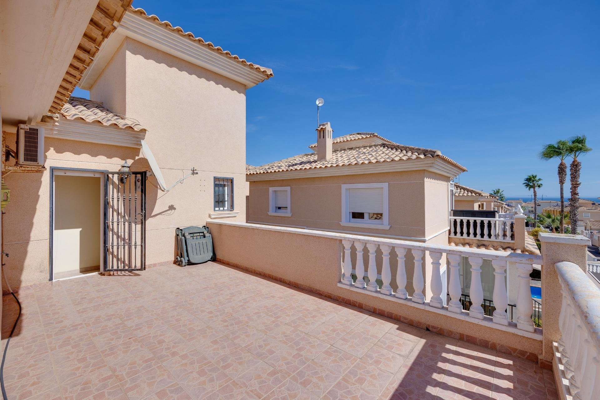 Återförsäljning - Villa -
Orihuela Costa - Urbanización Perla del Mar