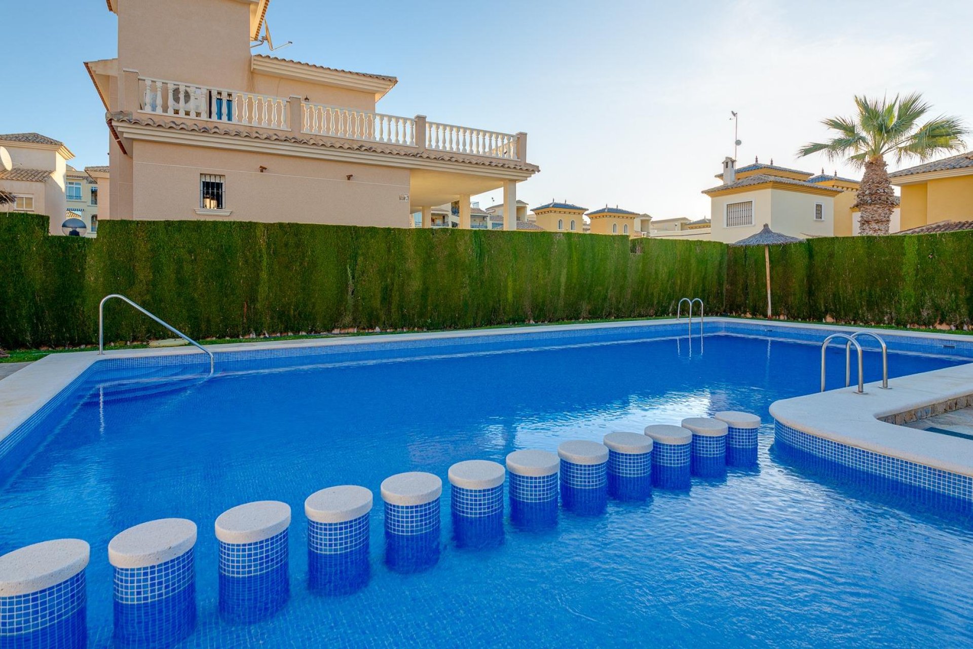 Återförsäljning - Villa -
Orihuela Costa - Urbanización Perla del Mar