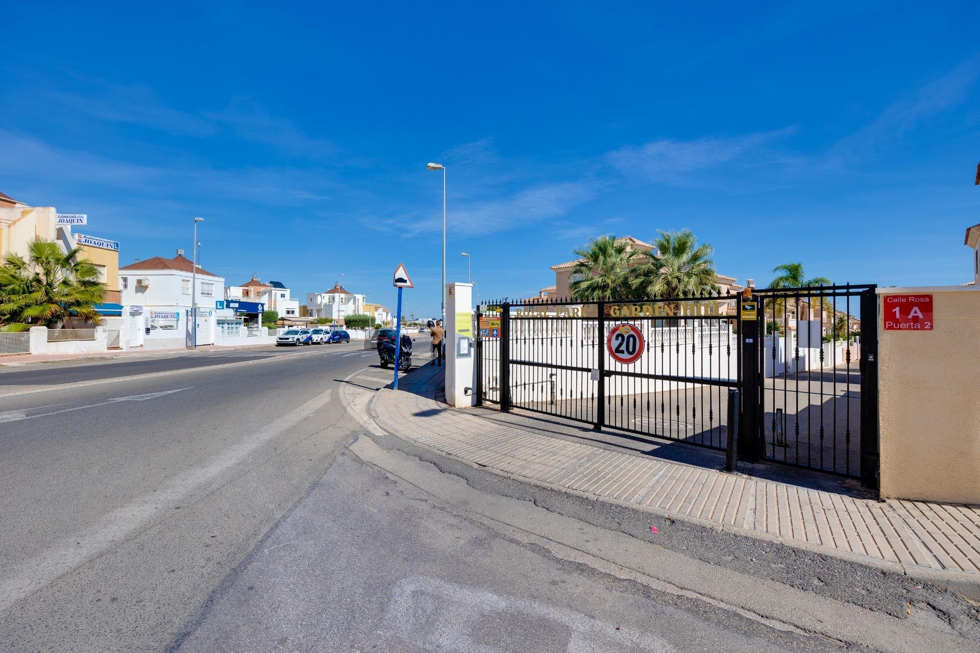 Återförsäljning - Villa -
Orihuela Costa - Urbanización Perla del Mar