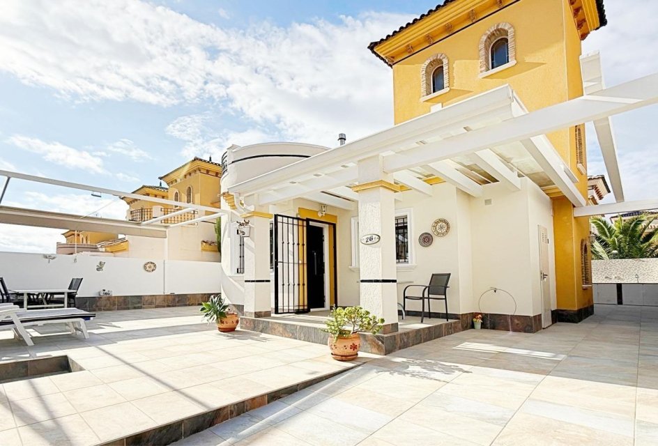 Återförsäljning - Villa -
Orihuela Costa - Urbanización Perla del Mar