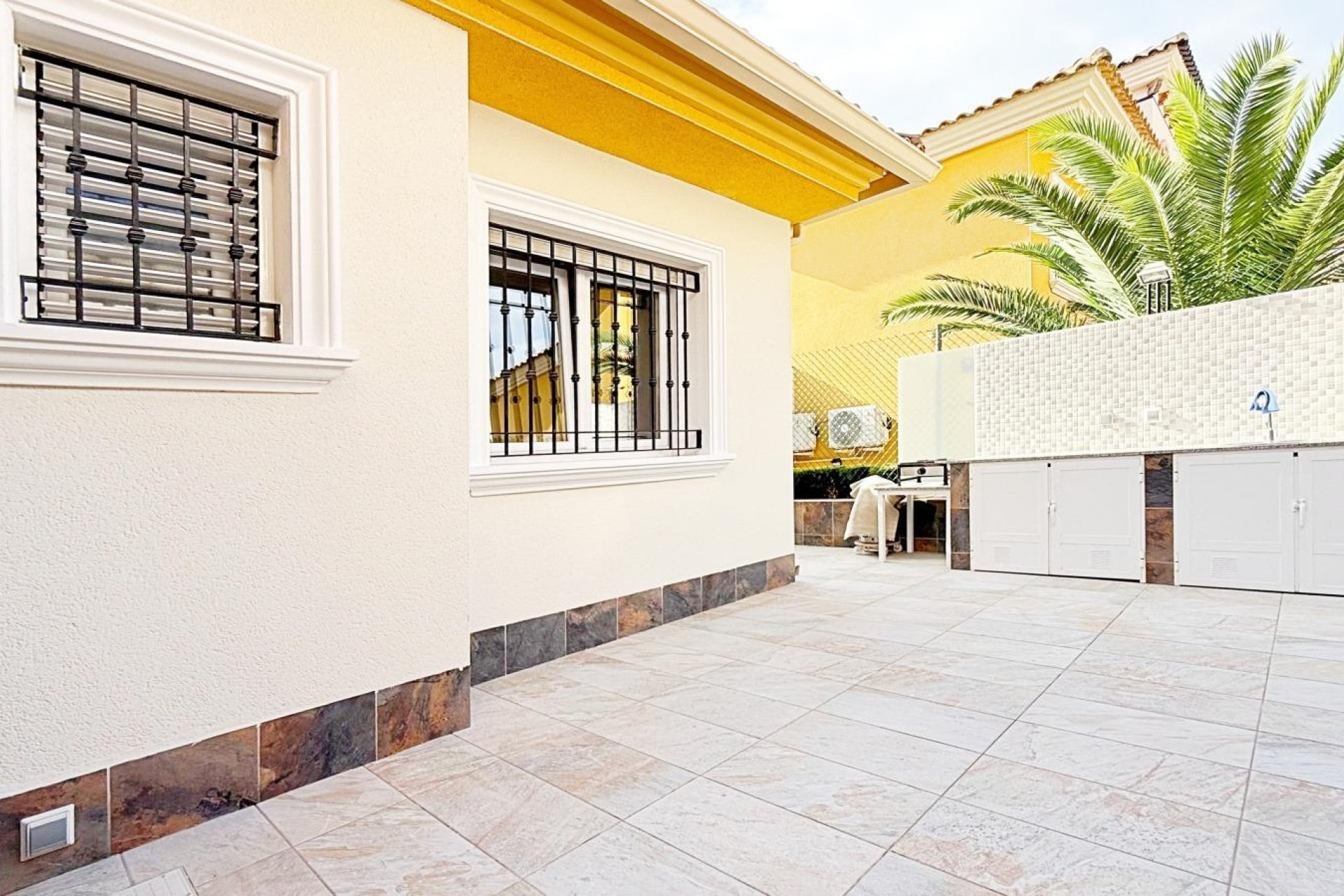 Återförsäljning - Villa -
Orihuela Costa - Urbanización Perla del Mar