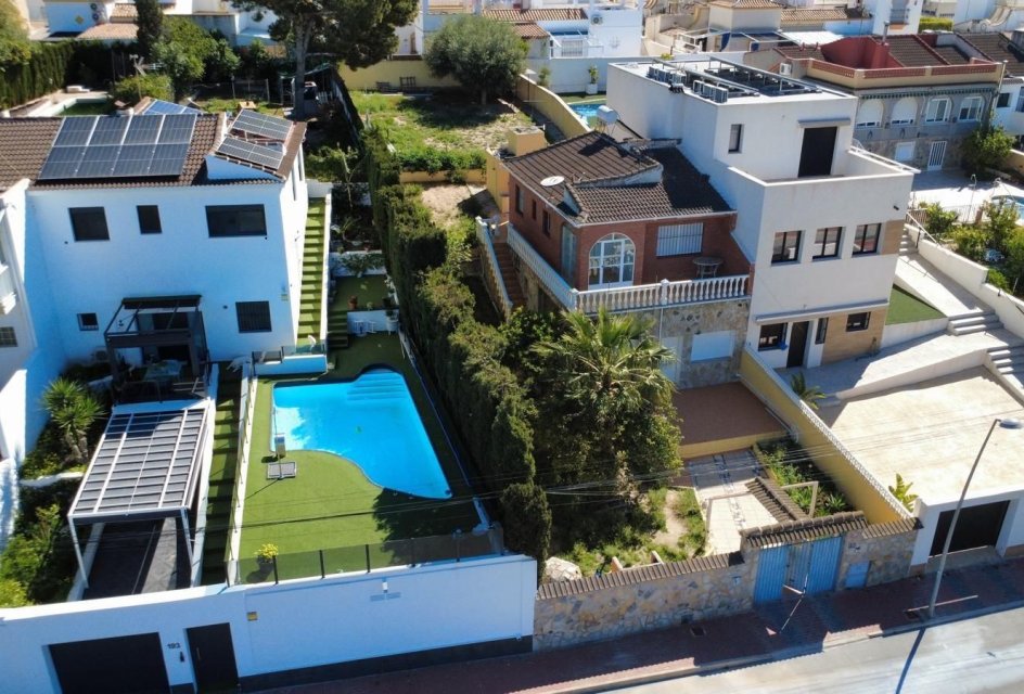 Återförsäljning - Villa -
Orihuela Costa - Urbanización Perla del Mar