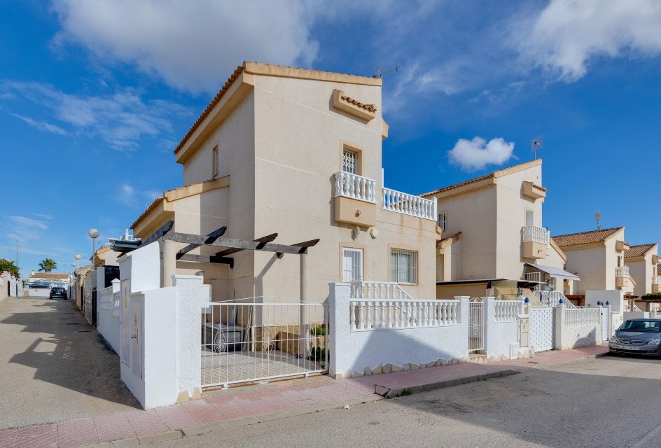 Återförsäljning - Villa -
Rojales - Centro de la Ciudad Quesada