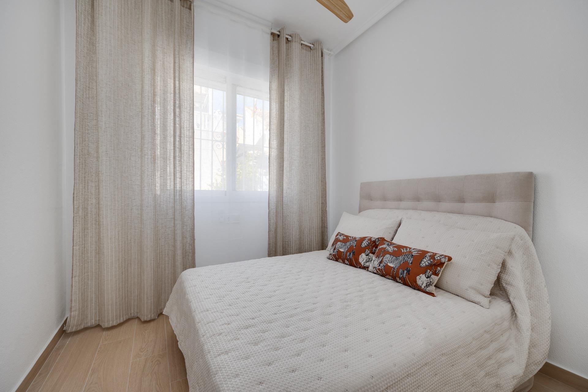 Återförsäljning - Villa -
Rojales - Centro de la Ciudad Quesada