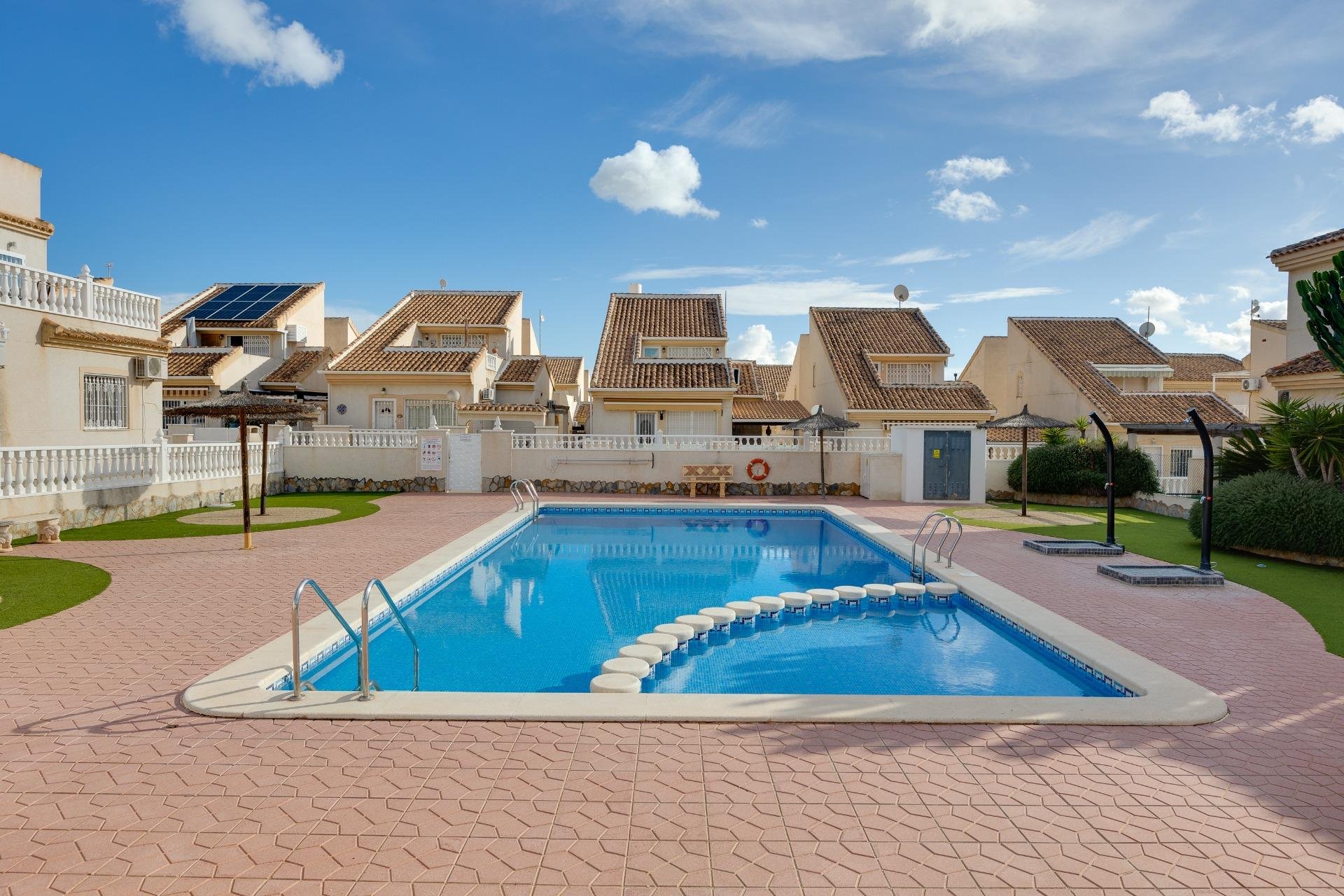 Återförsäljning - Villa -
Rojales - Centro de la Ciudad Quesada