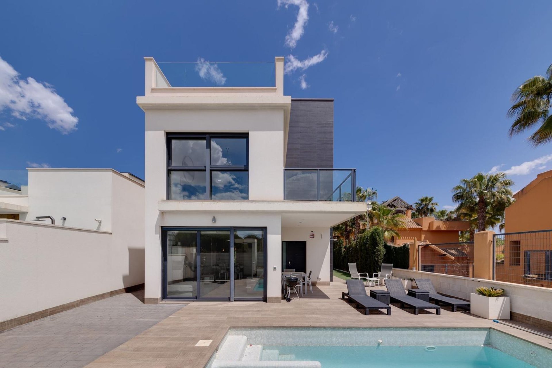 Återförsäljning - Villa -
San Miguel de Salinas - Bellavista