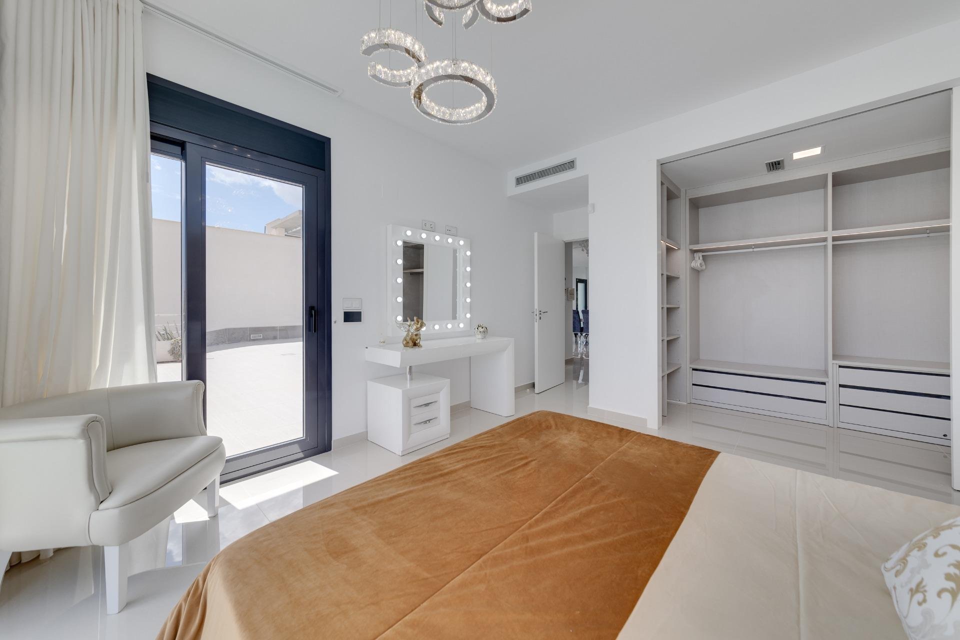 Återförsäljning - Villa -
San Miguel de Salinas - Cerro del Sol