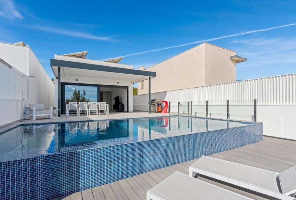 Återförsäljning - Villa -
San Miguel de Salinas - Urbanizaciones