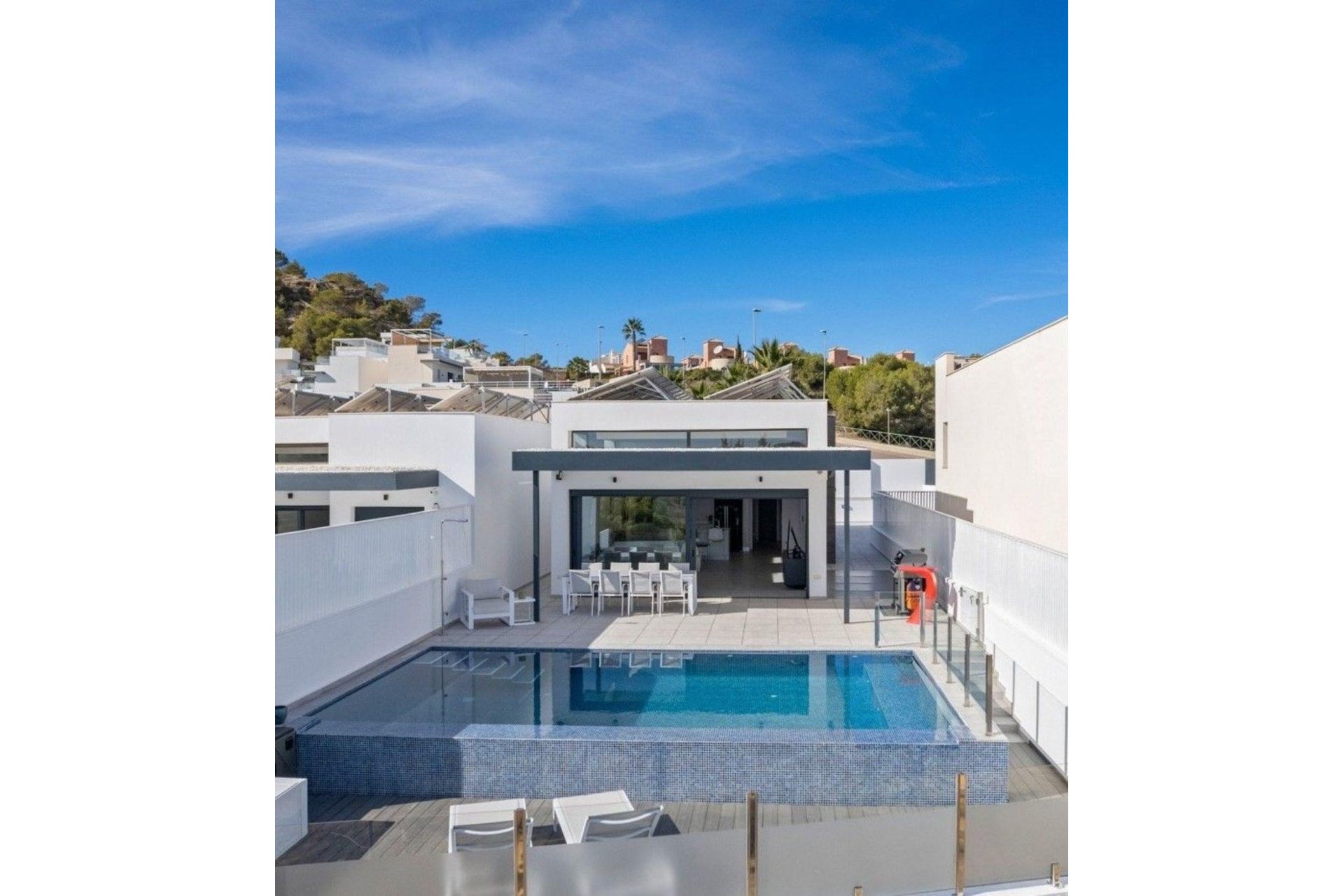 Återförsäljning - Villa -
San Miguel de Salinas - Urbanizaciones