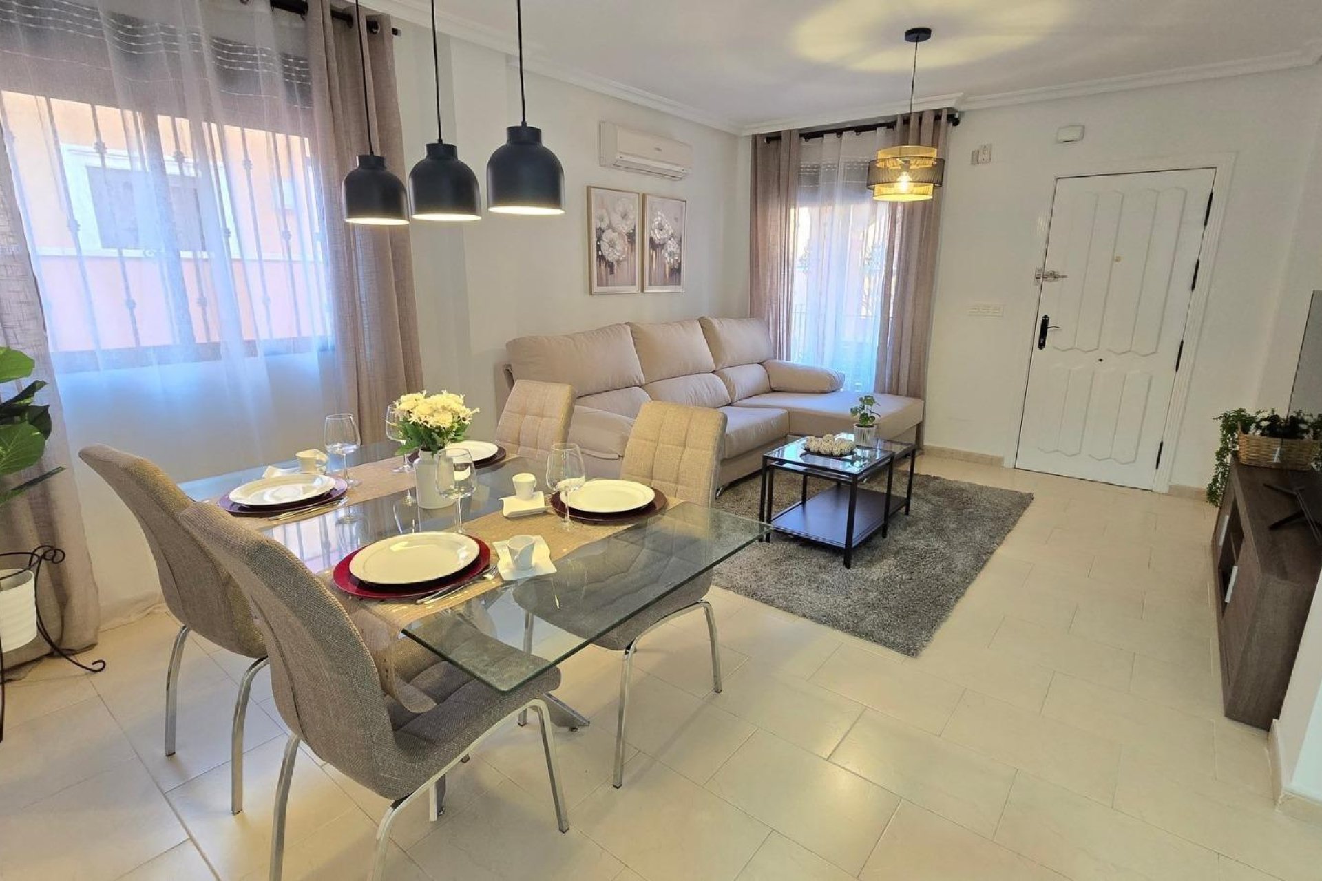 Återförsäljning - Villa -
Torrevieja - Aguas Nuevas
