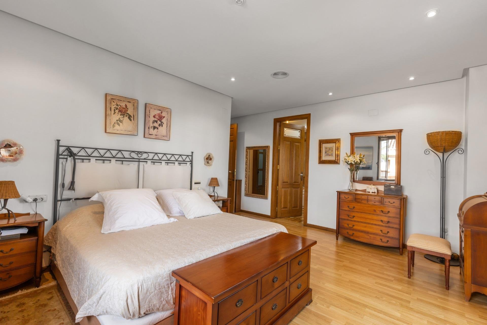 Återförsäljning - Villa -
Torrevieja - La veleta