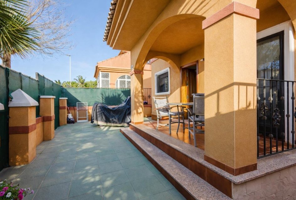 Återförsäljning - Villa -
Torrevieja - Sector 25