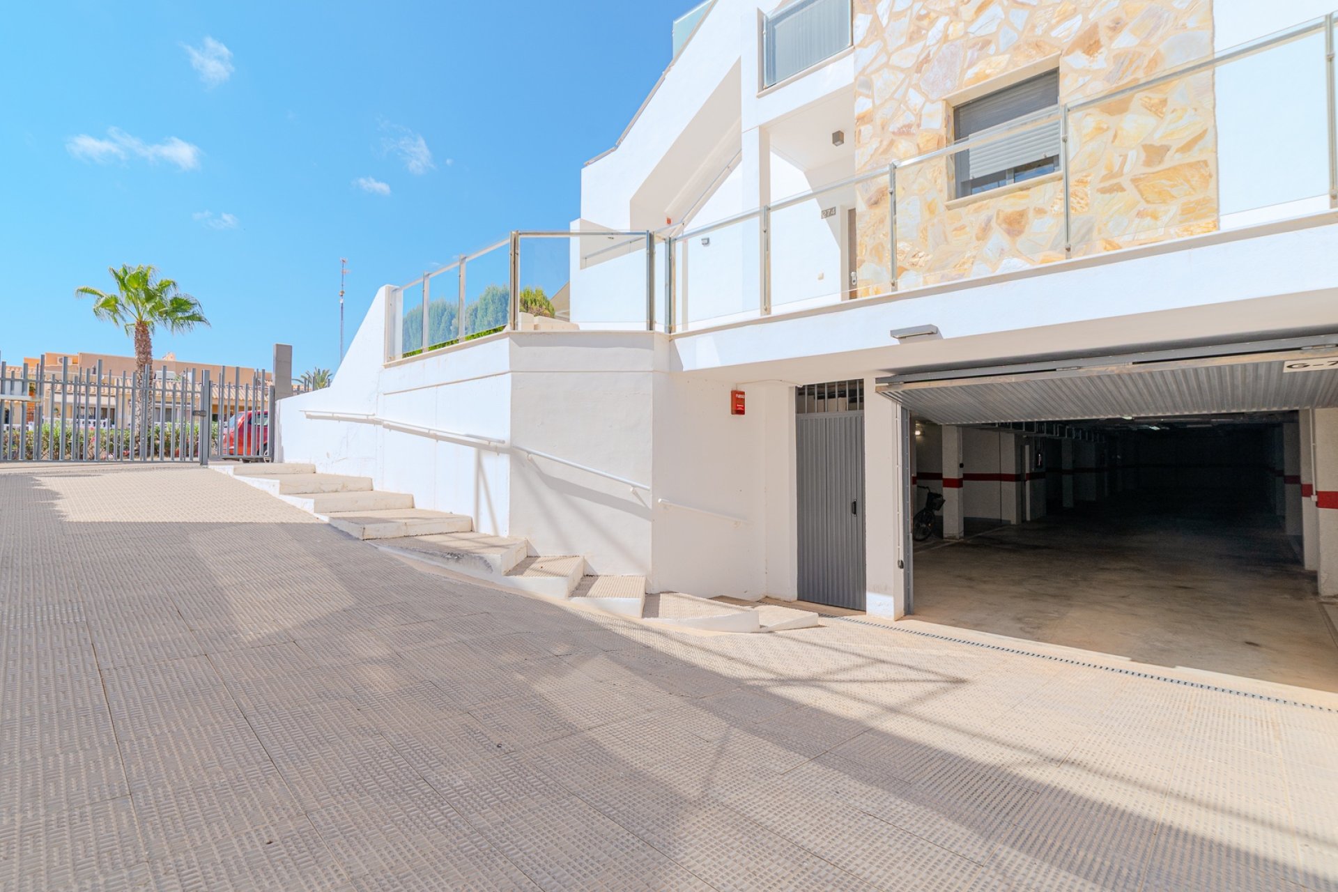 Herverkoop - Apartament -
Punta Prima
