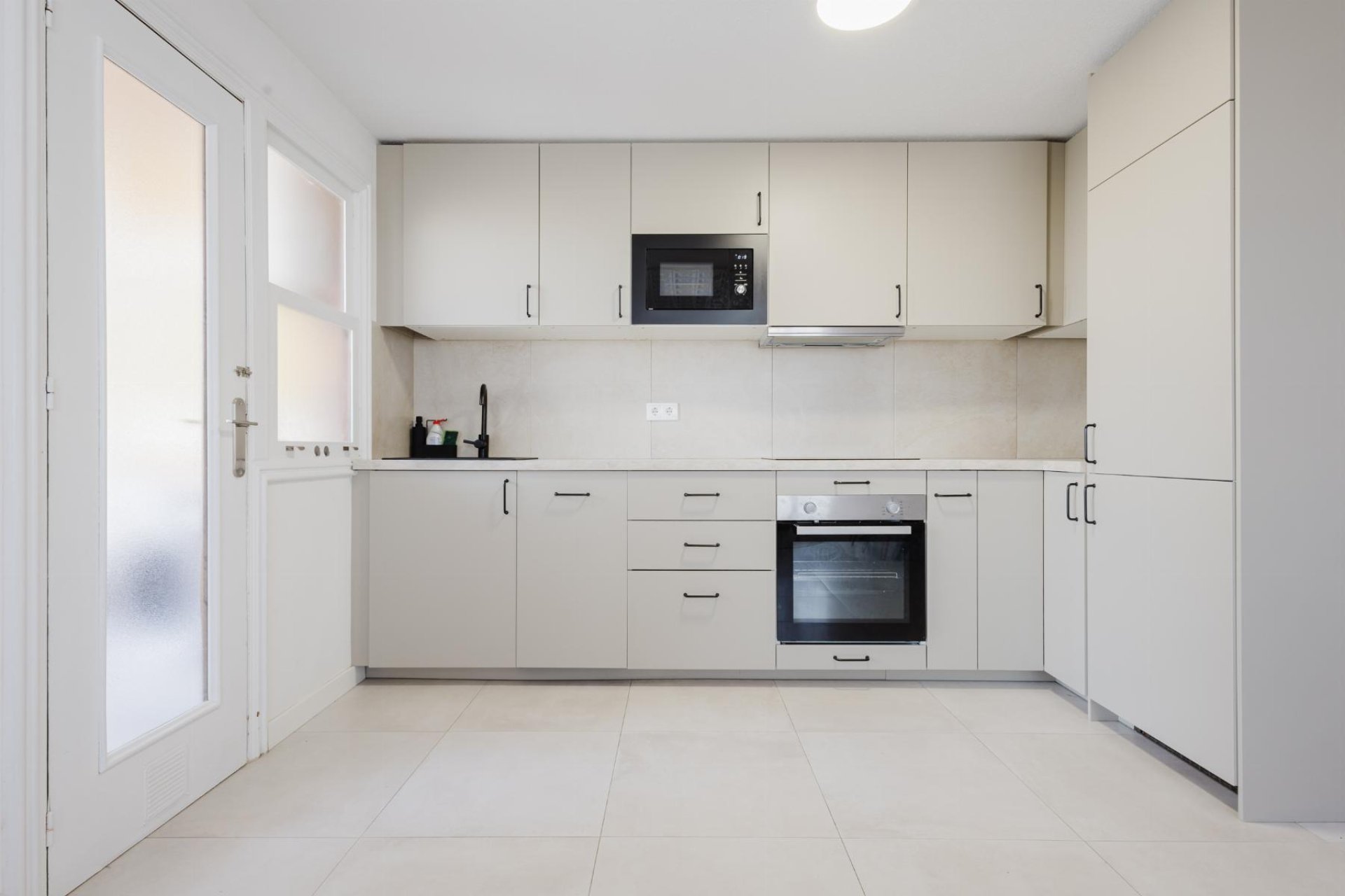 Herverkoop - Apartamento -
Torrevieja - Playa del Acequión