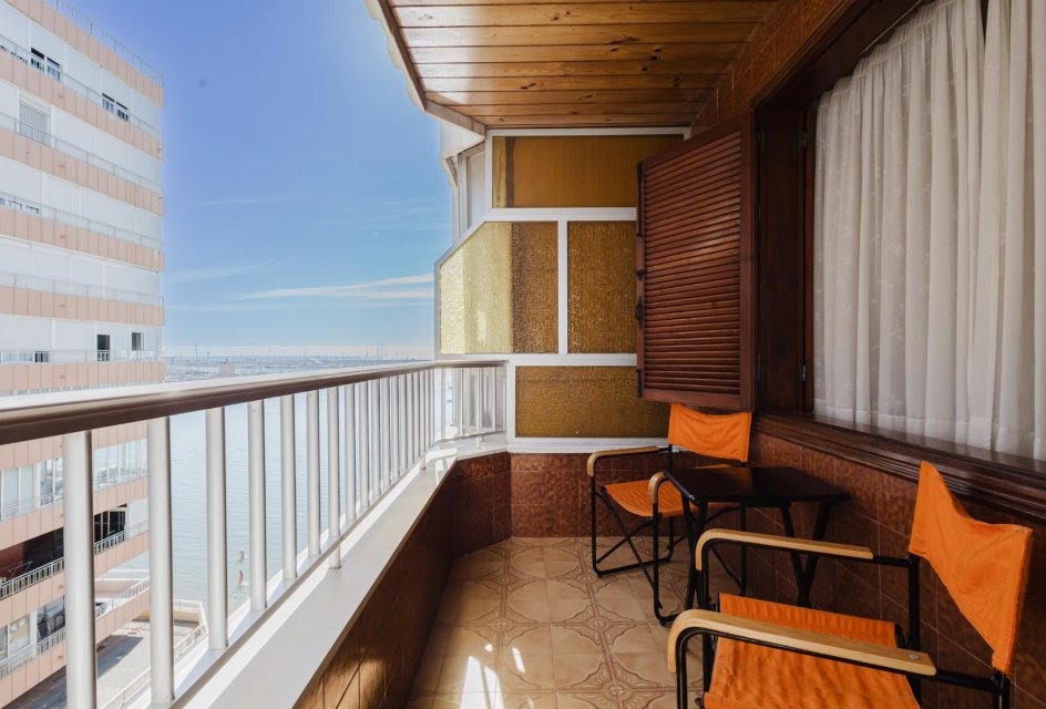 Herverkoop - Apartamento -
Torrevieja - Playa del Acequión