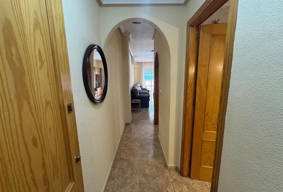 Herverkoop - Apartamento -
Torrevieja - Playa del Acequión