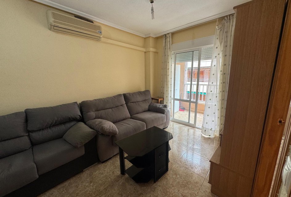 Herverkoop - Apartamento -
Torrevieja - Playa del Acequión