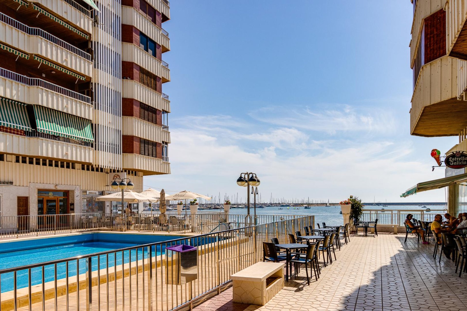 Herverkoop - Apartamento -
Torrevieja - Playa del Acequión