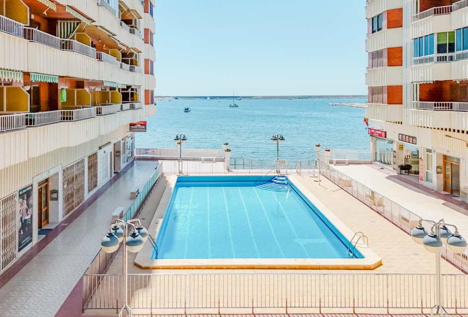 Herverkoop - Apartamento -
Torrevieja - Playa del Acequión