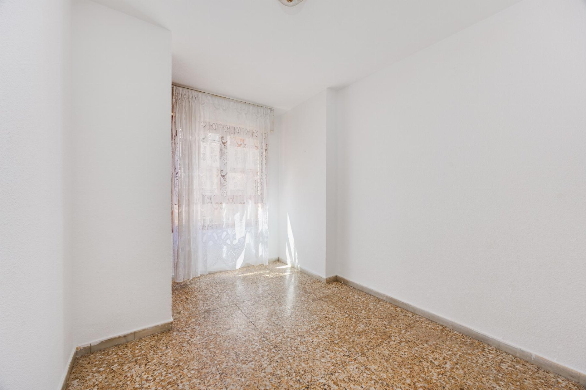 Herverkoop - Apartamento -
Torrevieja - Playa del Acequión