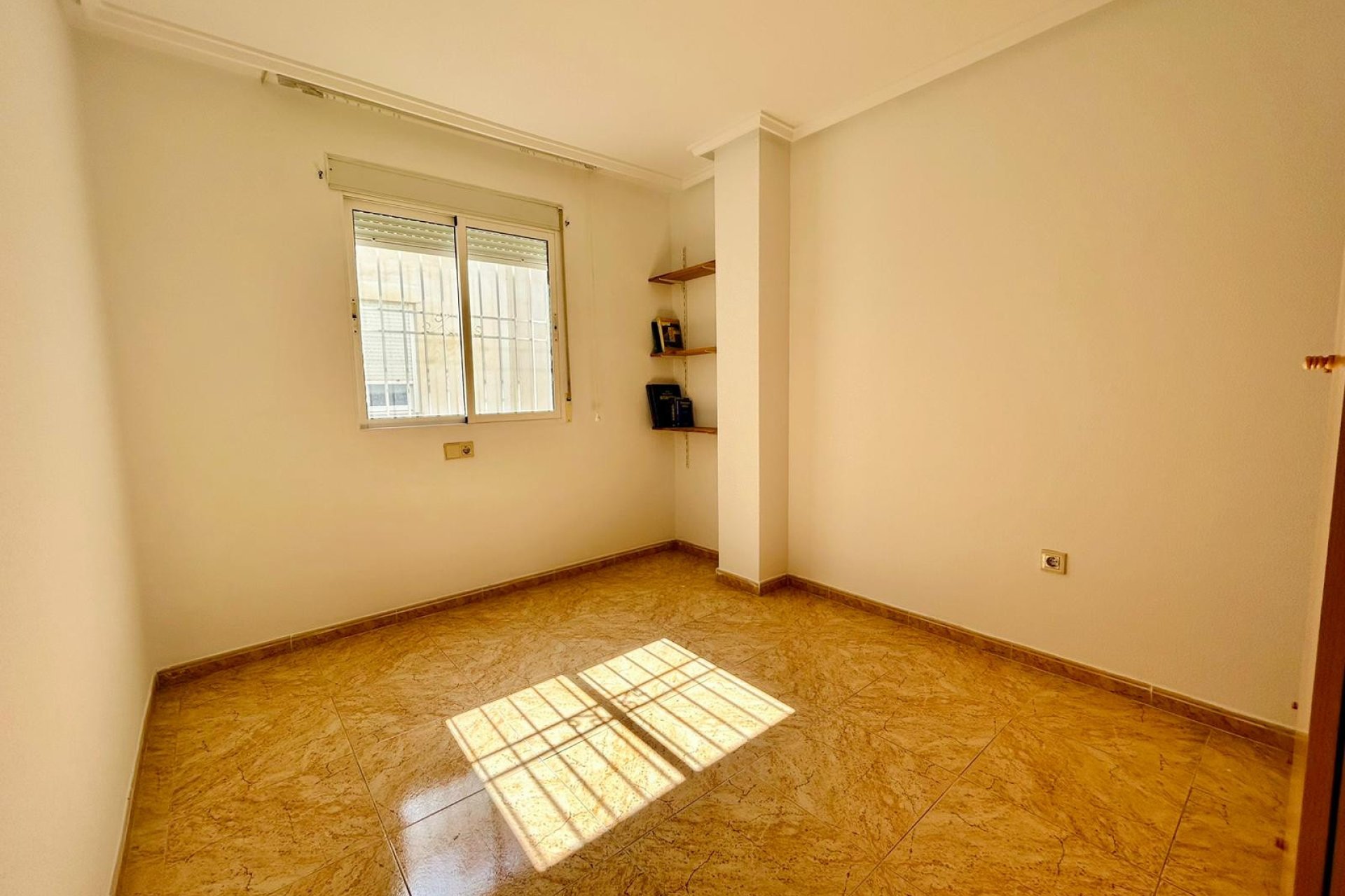 Herverkoop - - APARTMENT -
Torrevieja Centro - Torrevieja