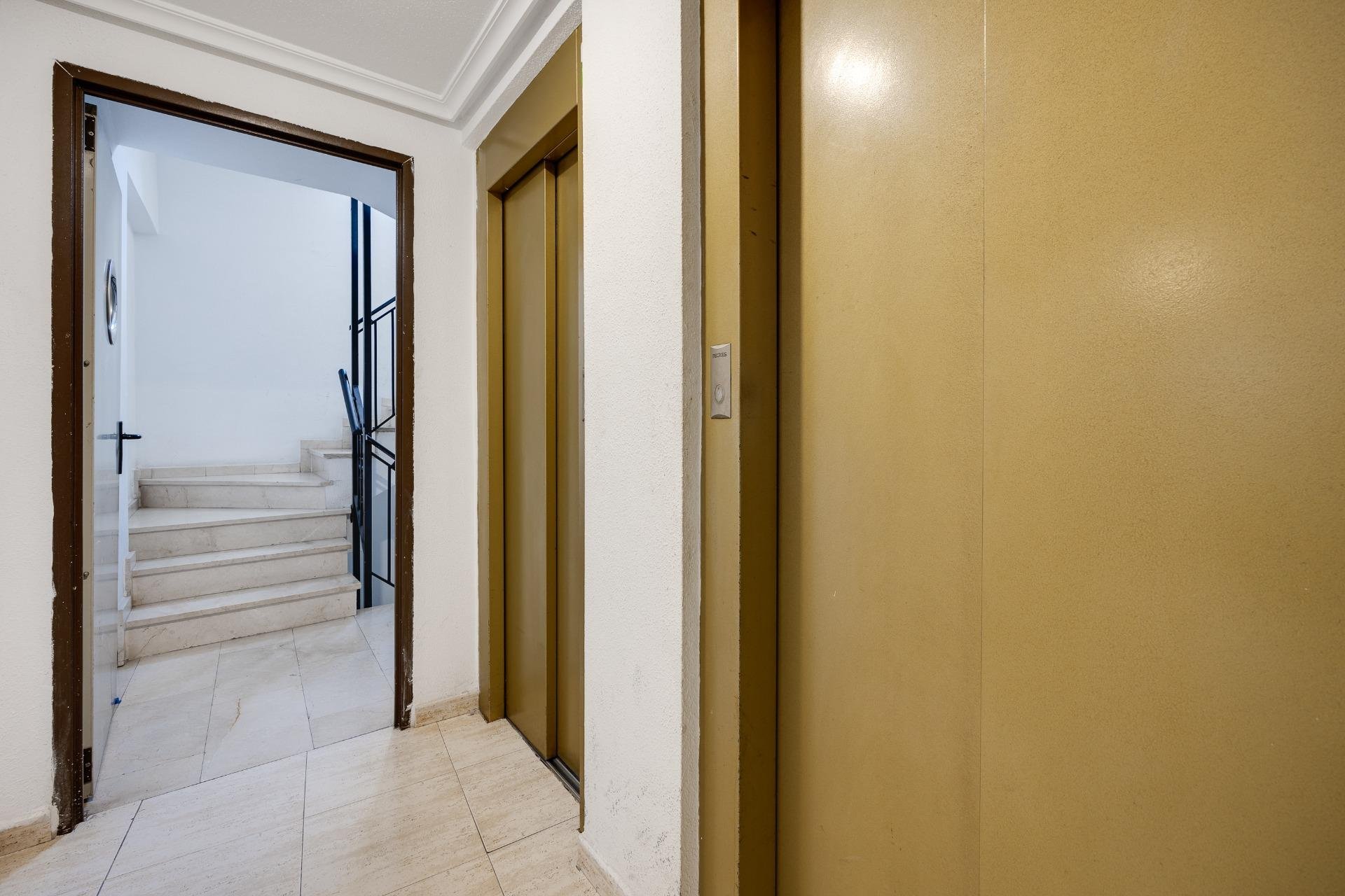 Herverkoop - Appartement -
Torrevieja - Playa de los Locos