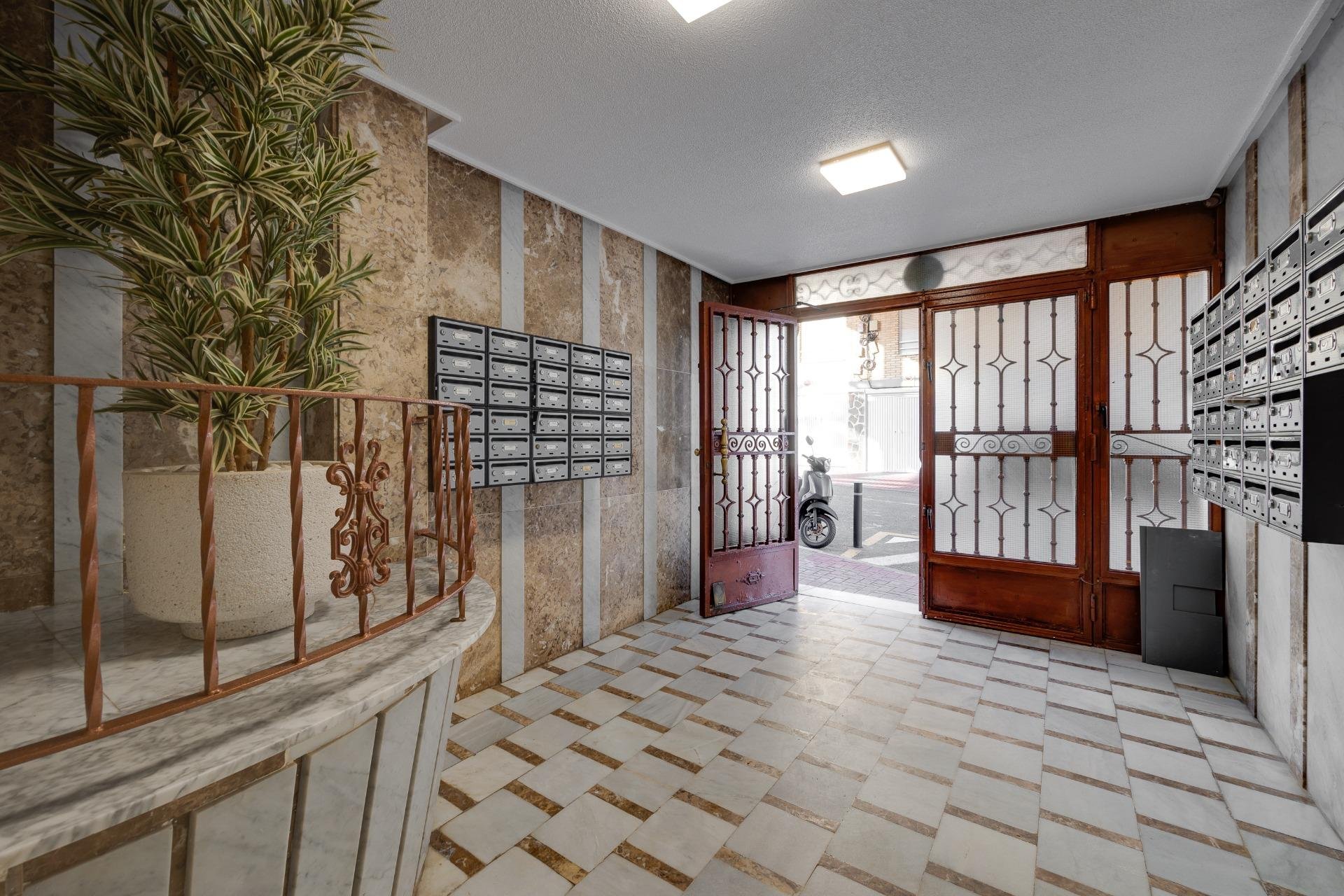 Herverkoop - Appartement -
Torrevieja - Playa de los Naufragos