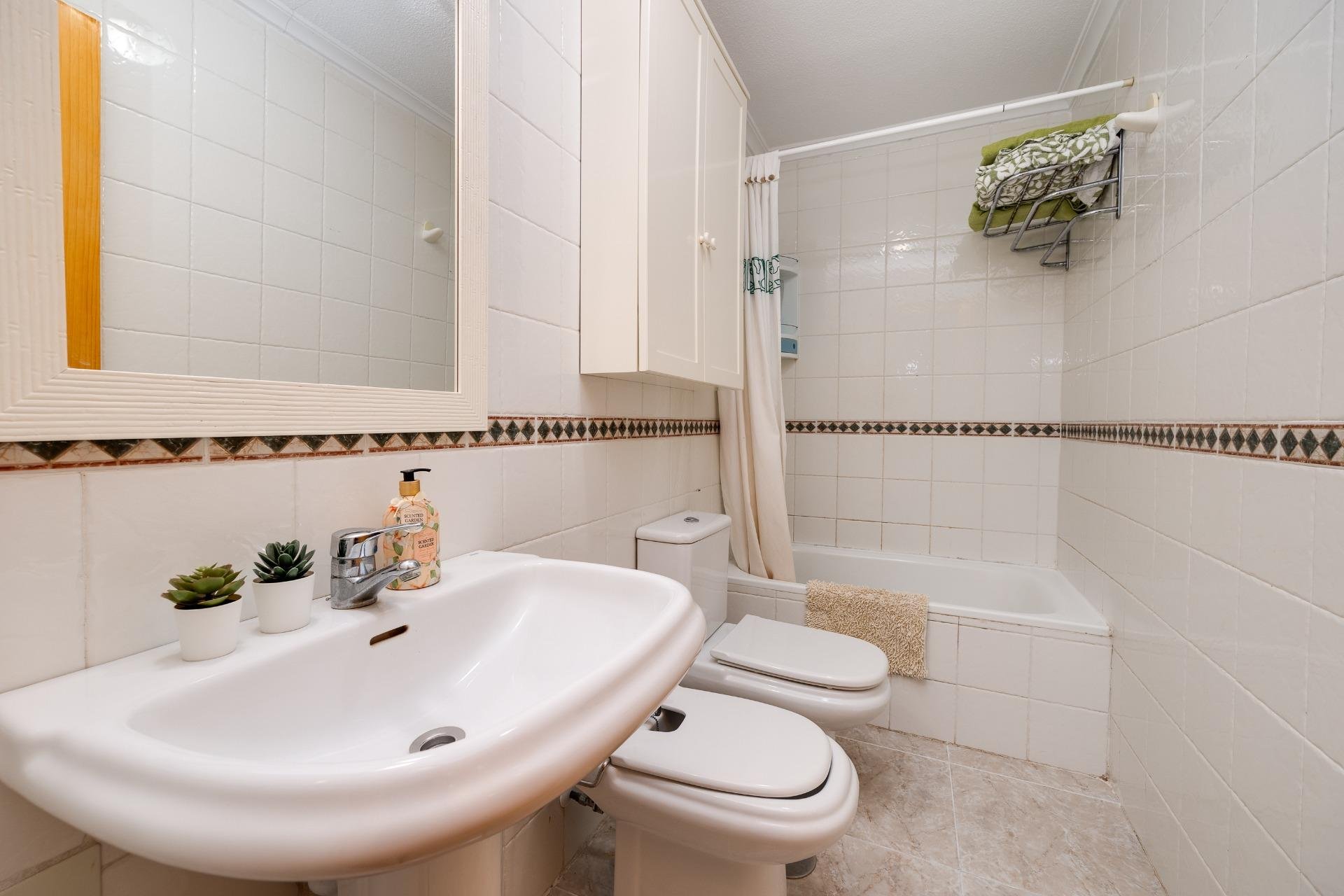 Herverkoop - Appartement -
Torrevieja - Playa de los Naufragos