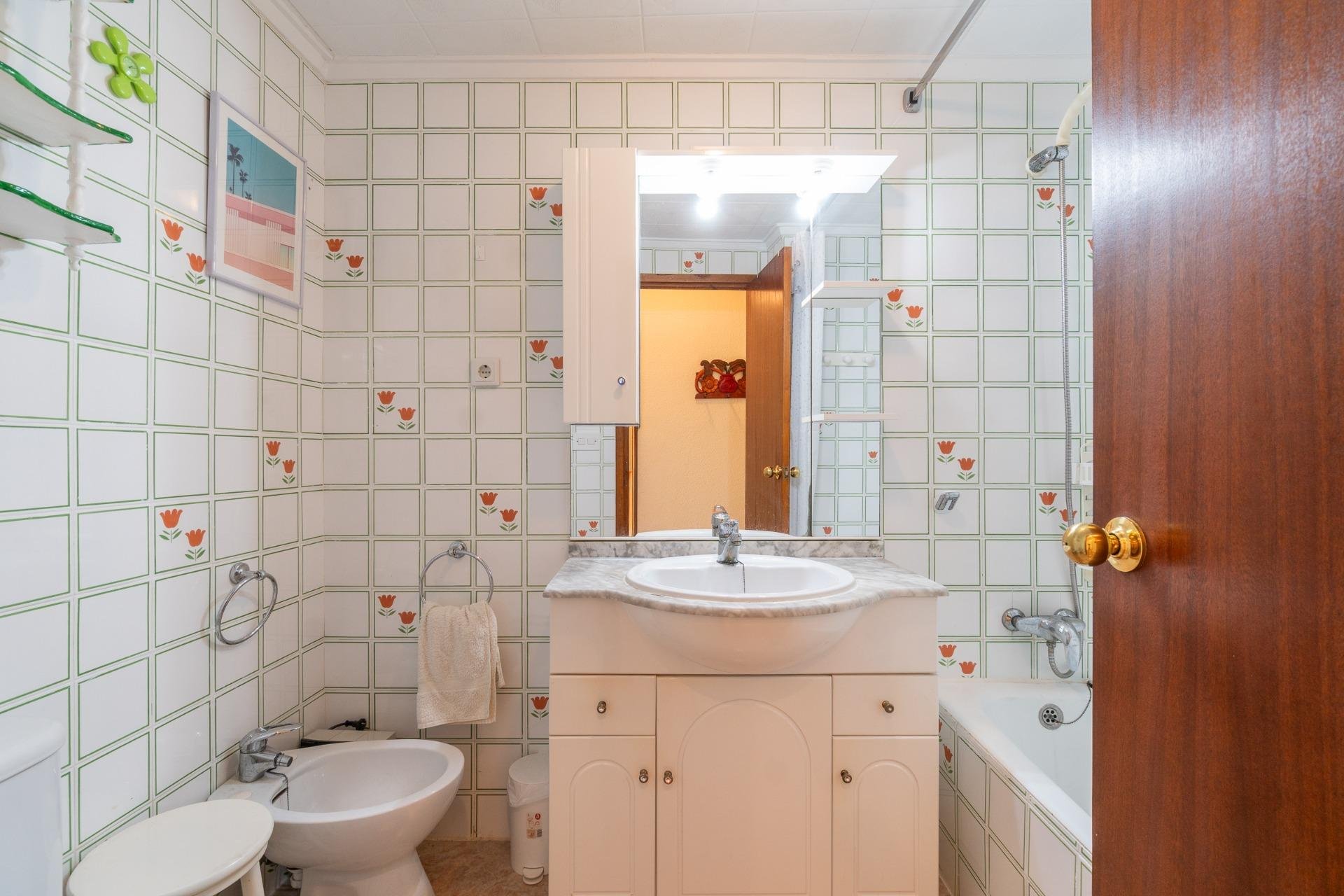 Herverkoop - Appartement -
Torrevieja - Playa del Cura