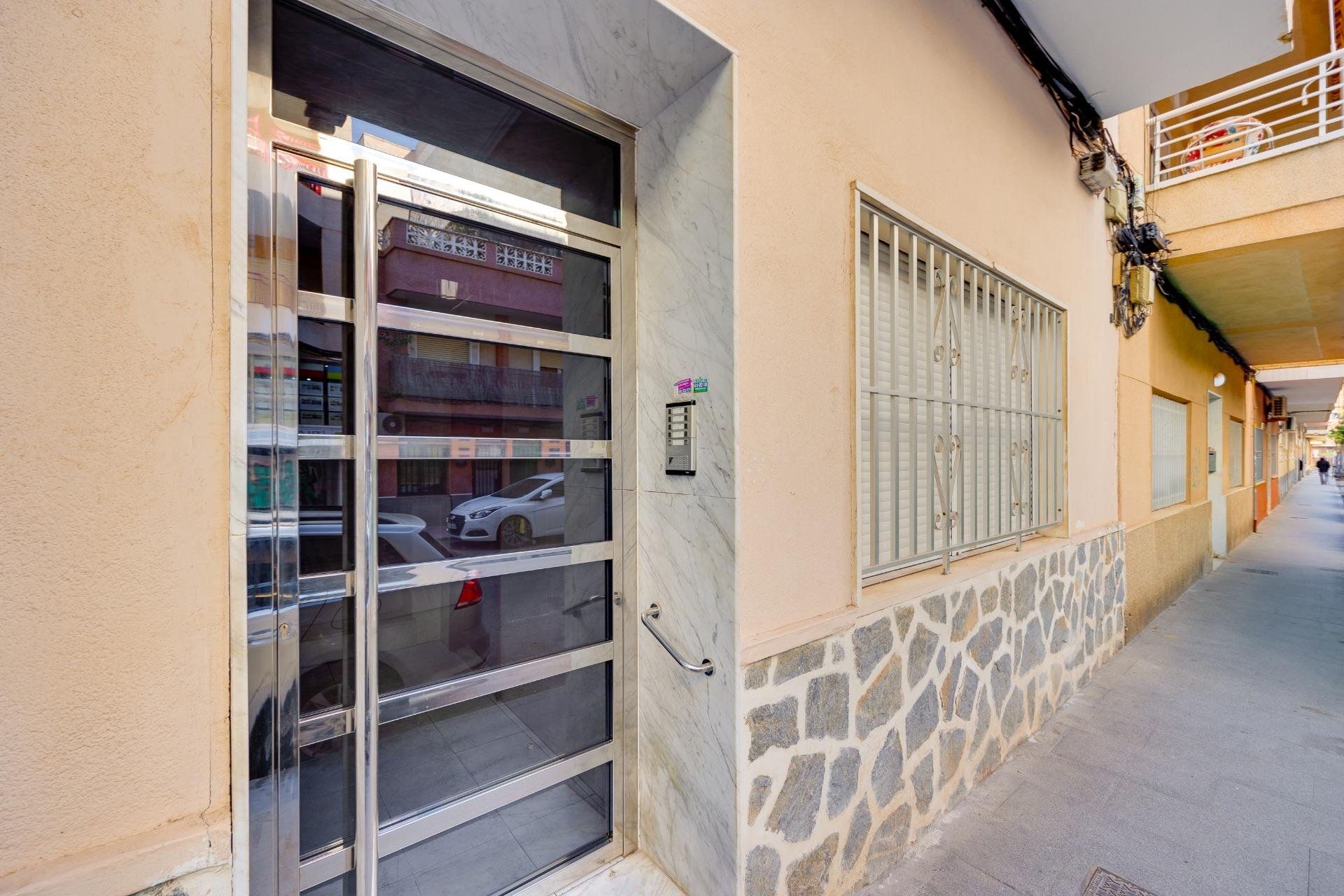 Herverkoop - Appartement -
Torrevieja - Playa del Cura