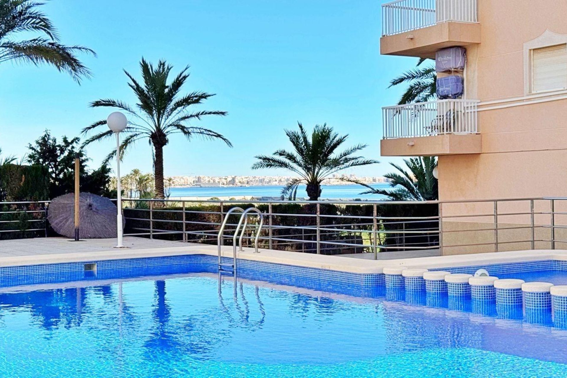 Herverkoop - Appartement -
Torrevieja - Punta prima