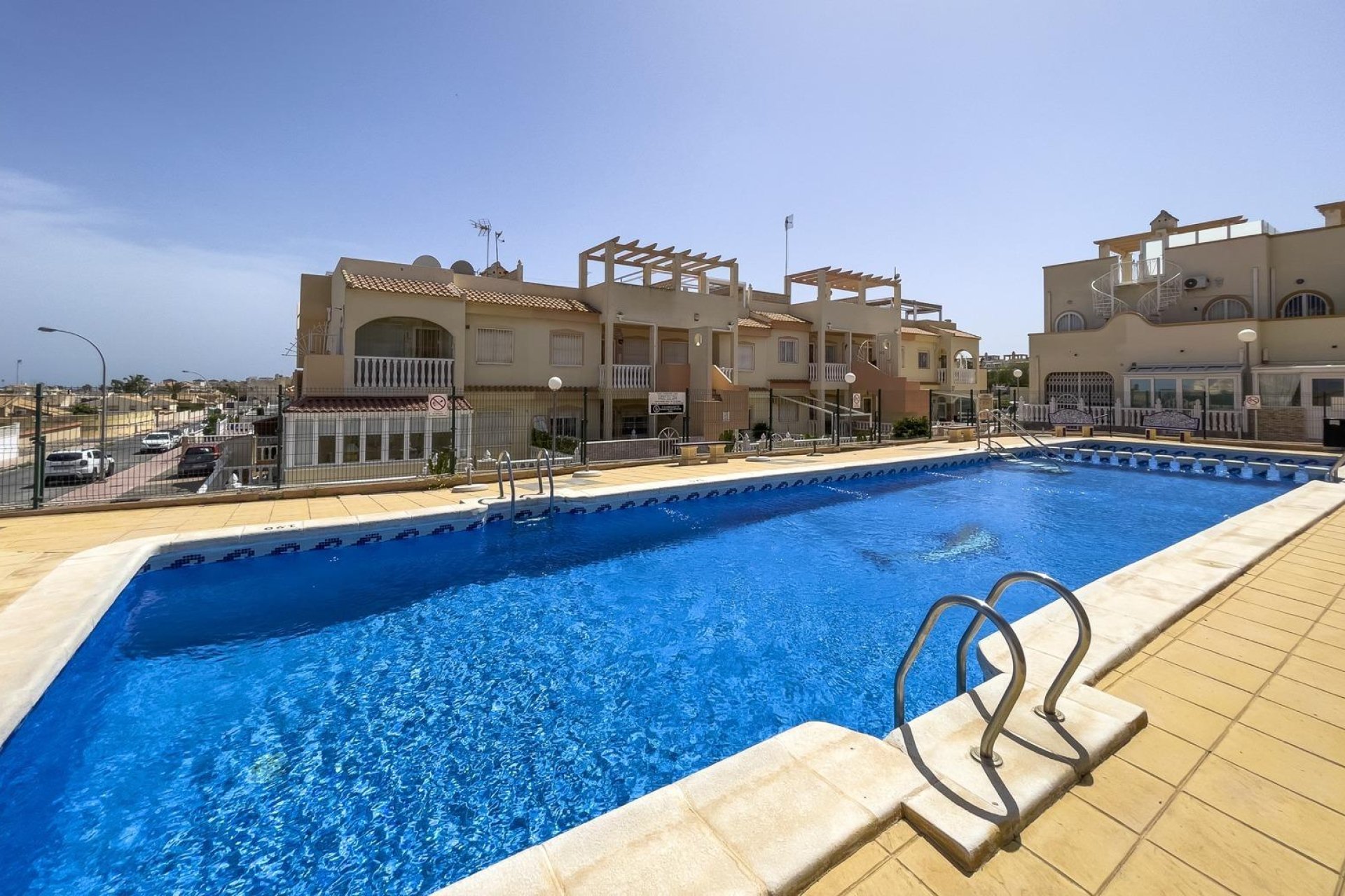 Herverkoop - Buhardilla -
Orihuela Costa - La Florida