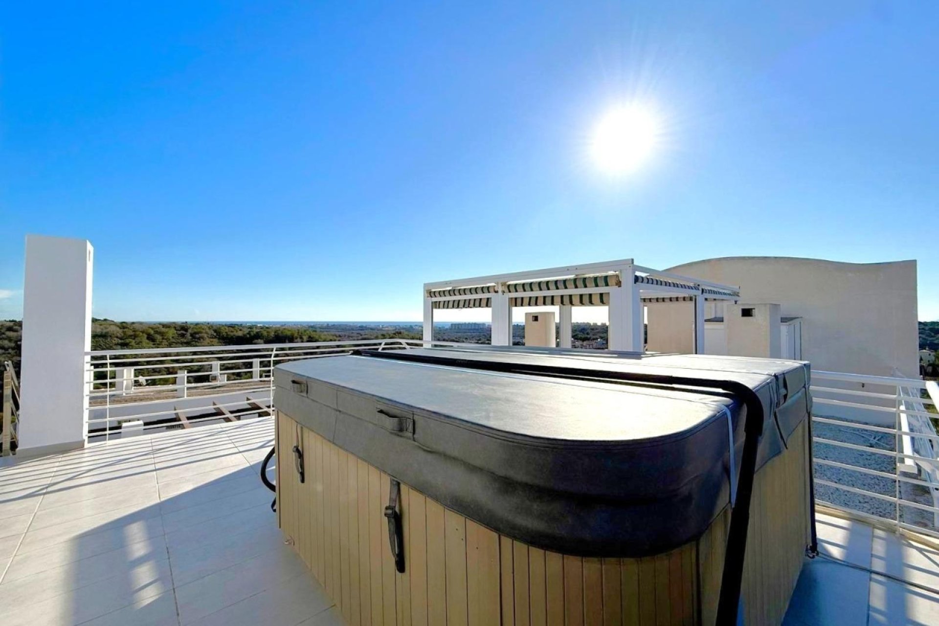 Herverkoop - Buhardilla -
Orihuela Costa - Las Ramblas