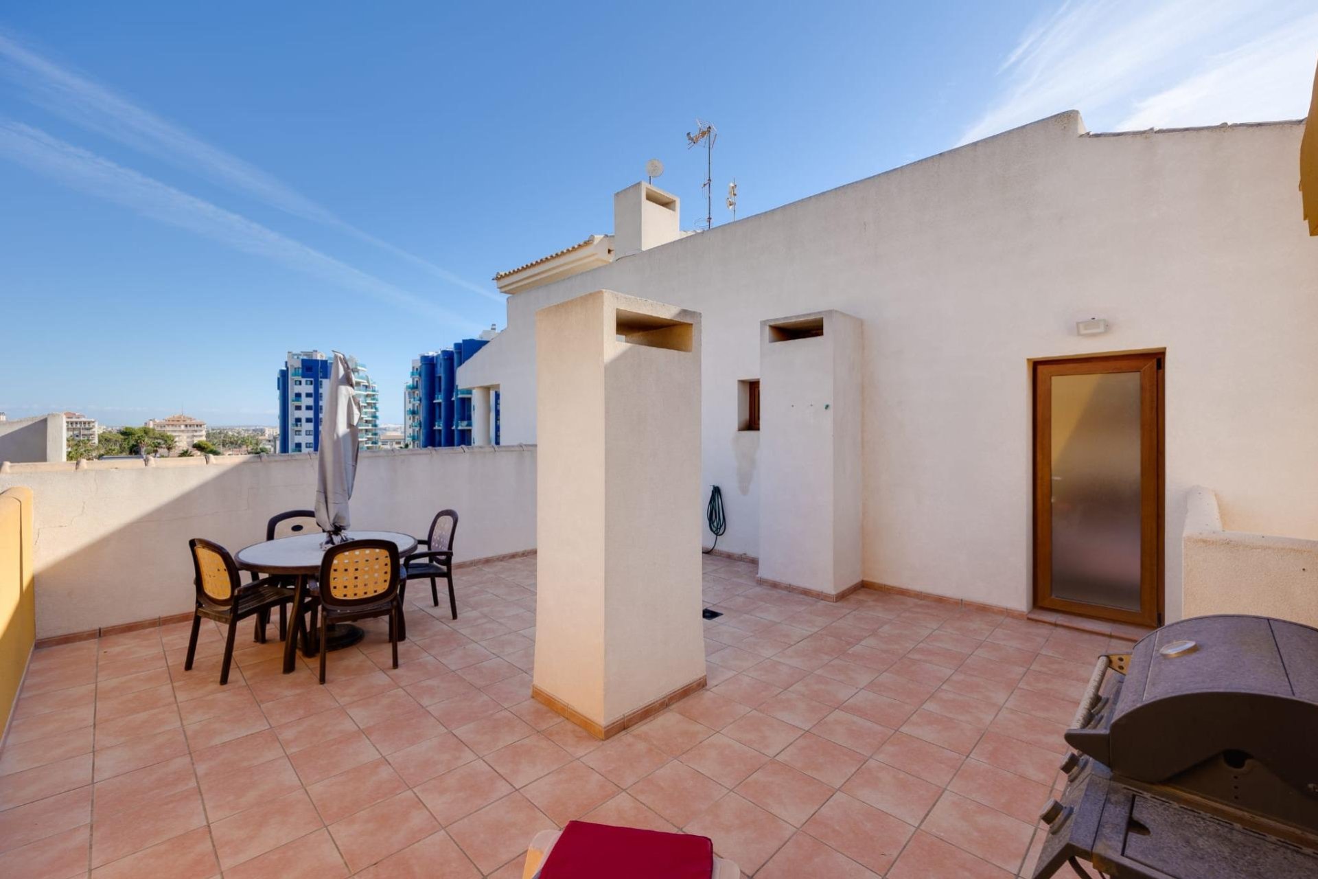 Herverkoop - Buhardilla -
Torrevieja - Punta prima