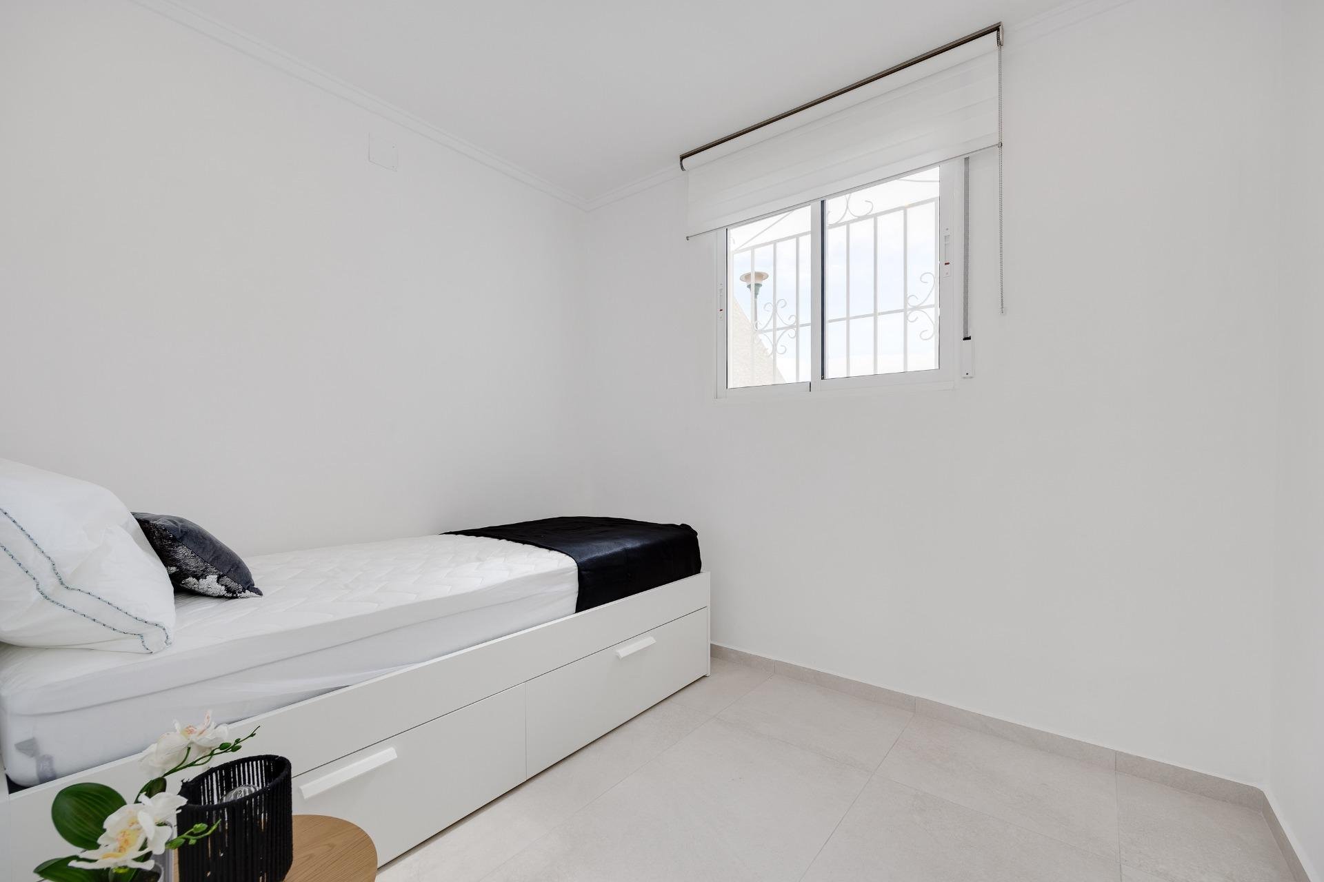 Herverkoop - Bungalow -
Torrevieja - La Siesta - El Salado - Torreta