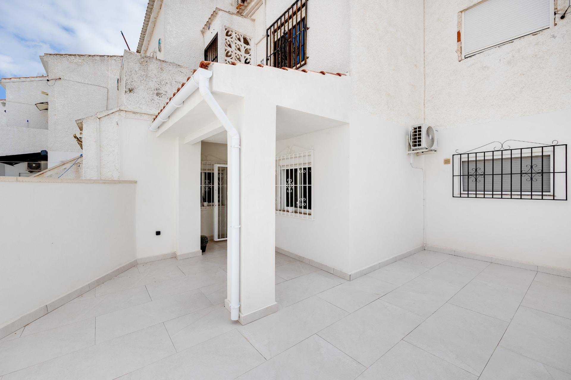 Herverkoop - Bungalow -
Torrevieja - La Siesta - El Salado - Torreta