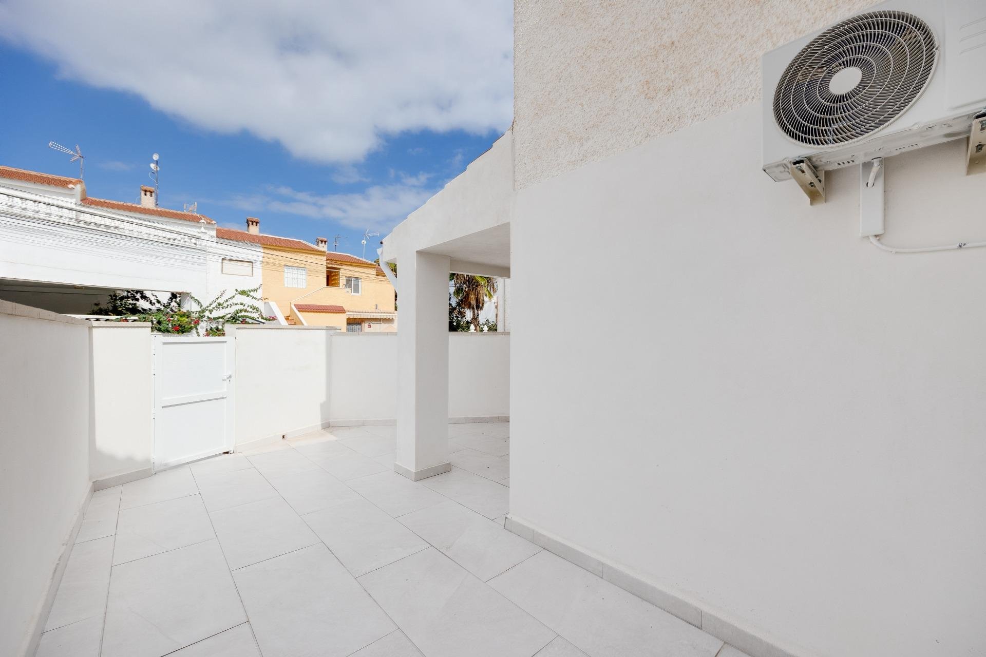 Herverkoop - Bungalow -
Torrevieja - La Siesta - El Salado - Torreta