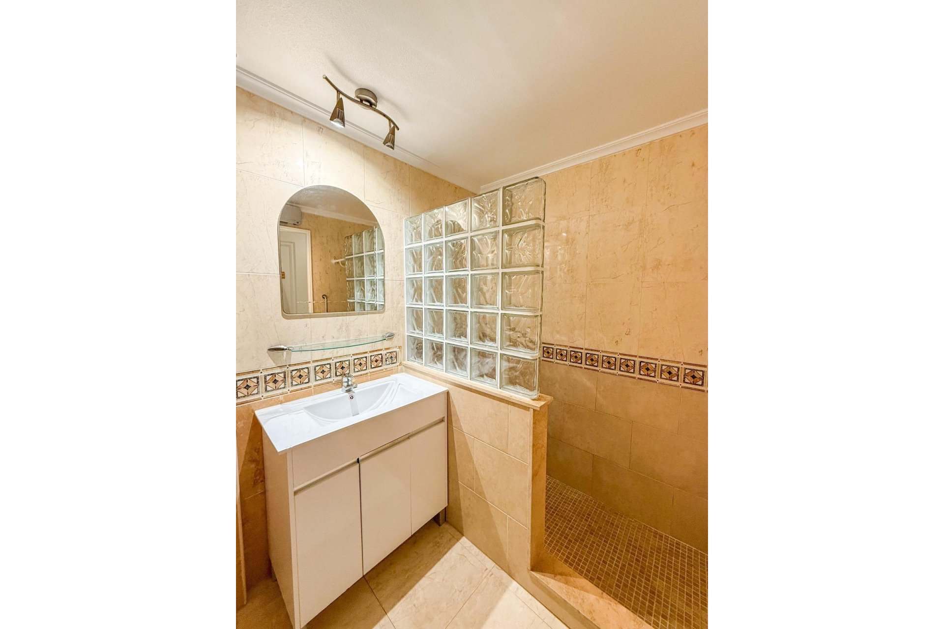 Herverkoop - duplex -
Orihuela Costa - Las Filipinas