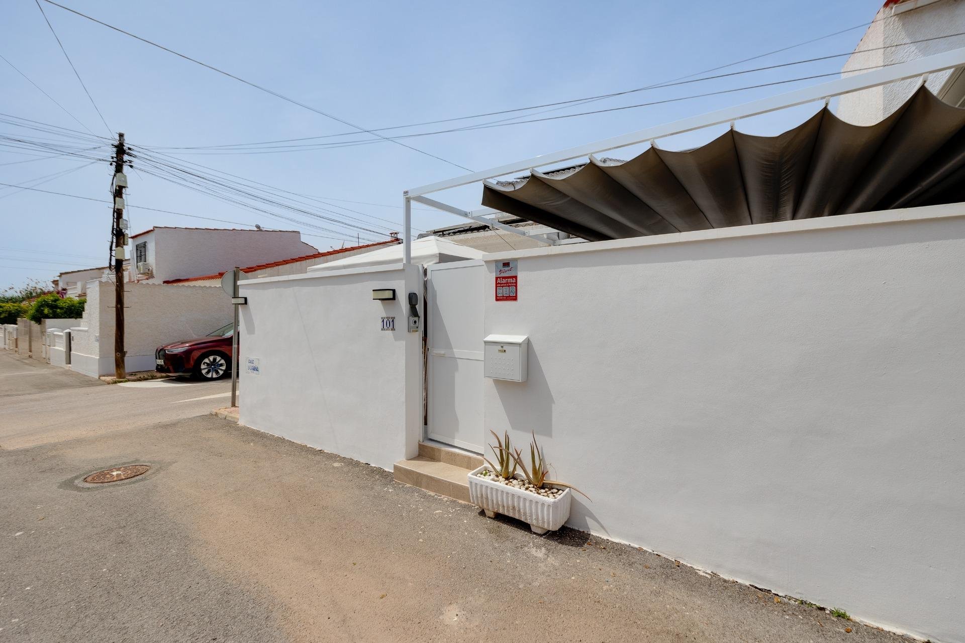 Herverkoop - duplex -
Torrevieja - Paraje natural