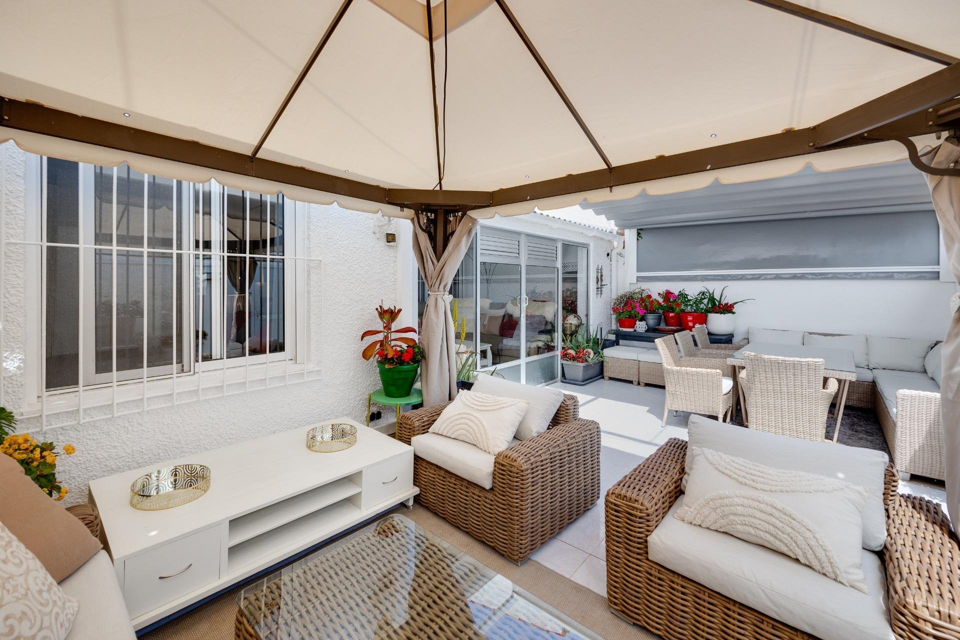 Herverkoop - duplex -
Torrevieja - Paraje natural