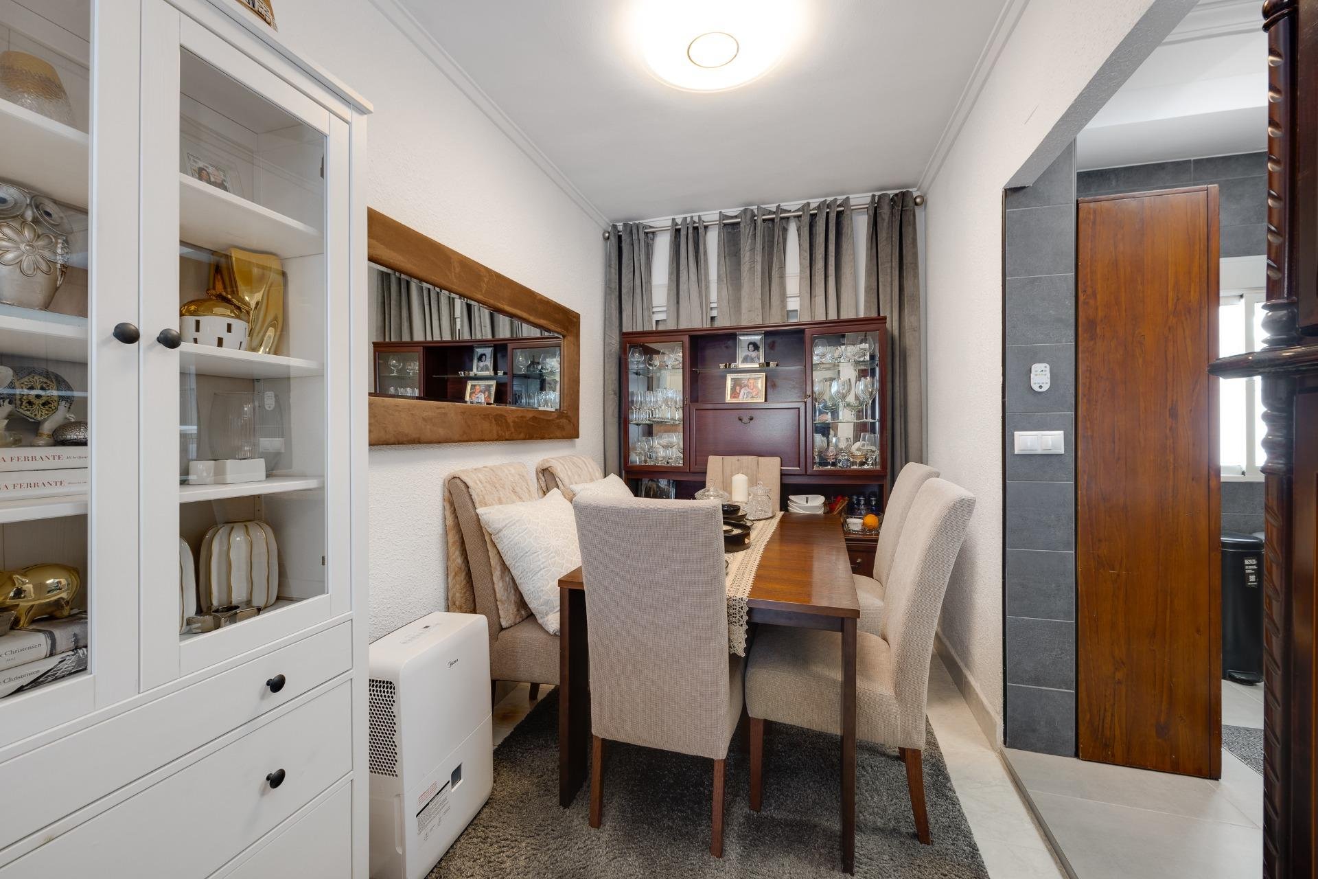 Herverkoop - duplex -
Torrevieja - Paraje natural