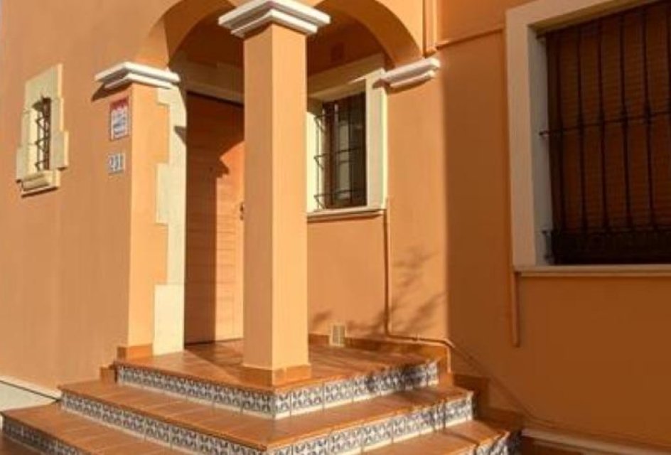 Herverkoop - Herenhuis -
Algorfa - La finca