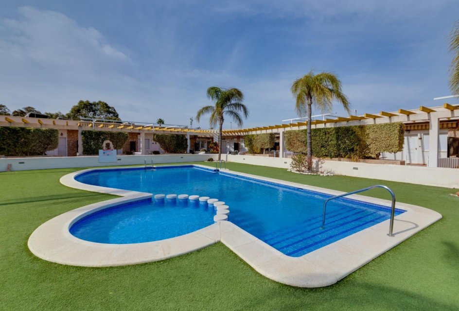 Herverkoop - Herenhuis -
Orihuela Costa - Campoamor